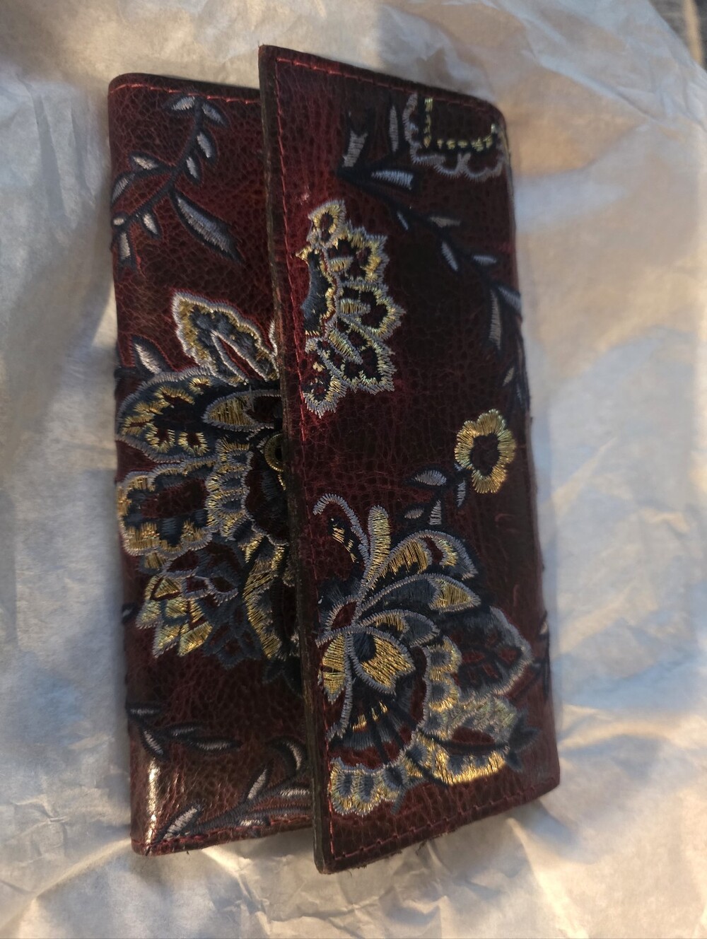 Patricia Nash Womens Burgundy Floral Embroidered Ladies Wallet